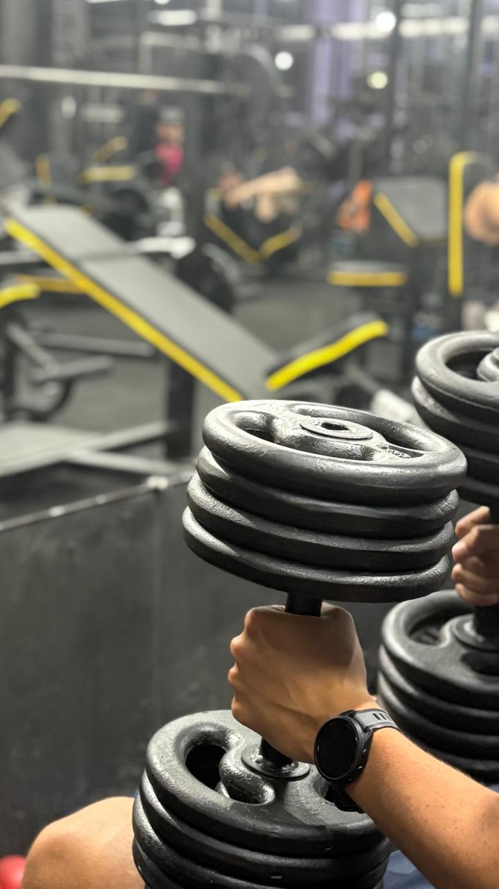 Treino de musculação na OnTimeFit